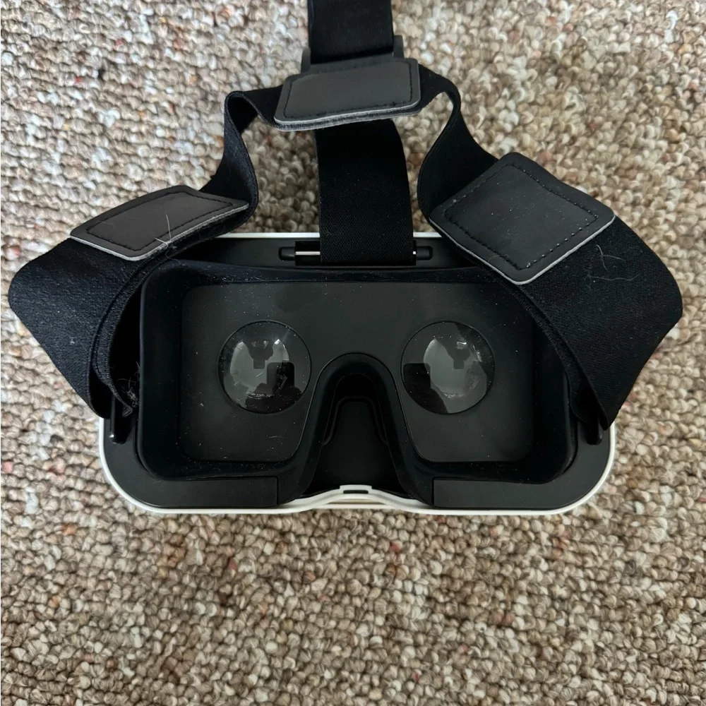 Sharper Image Black and White Smartphone VR Headset